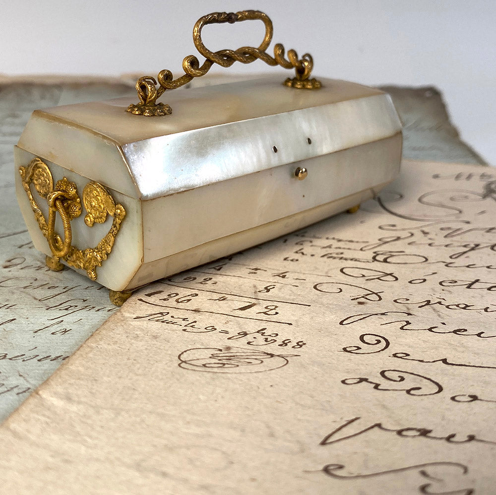 Antique French Palais Royal Mother of Pearl 18k Gold Sewing Set, Etui, –  Antiques & Uncommon Treasure