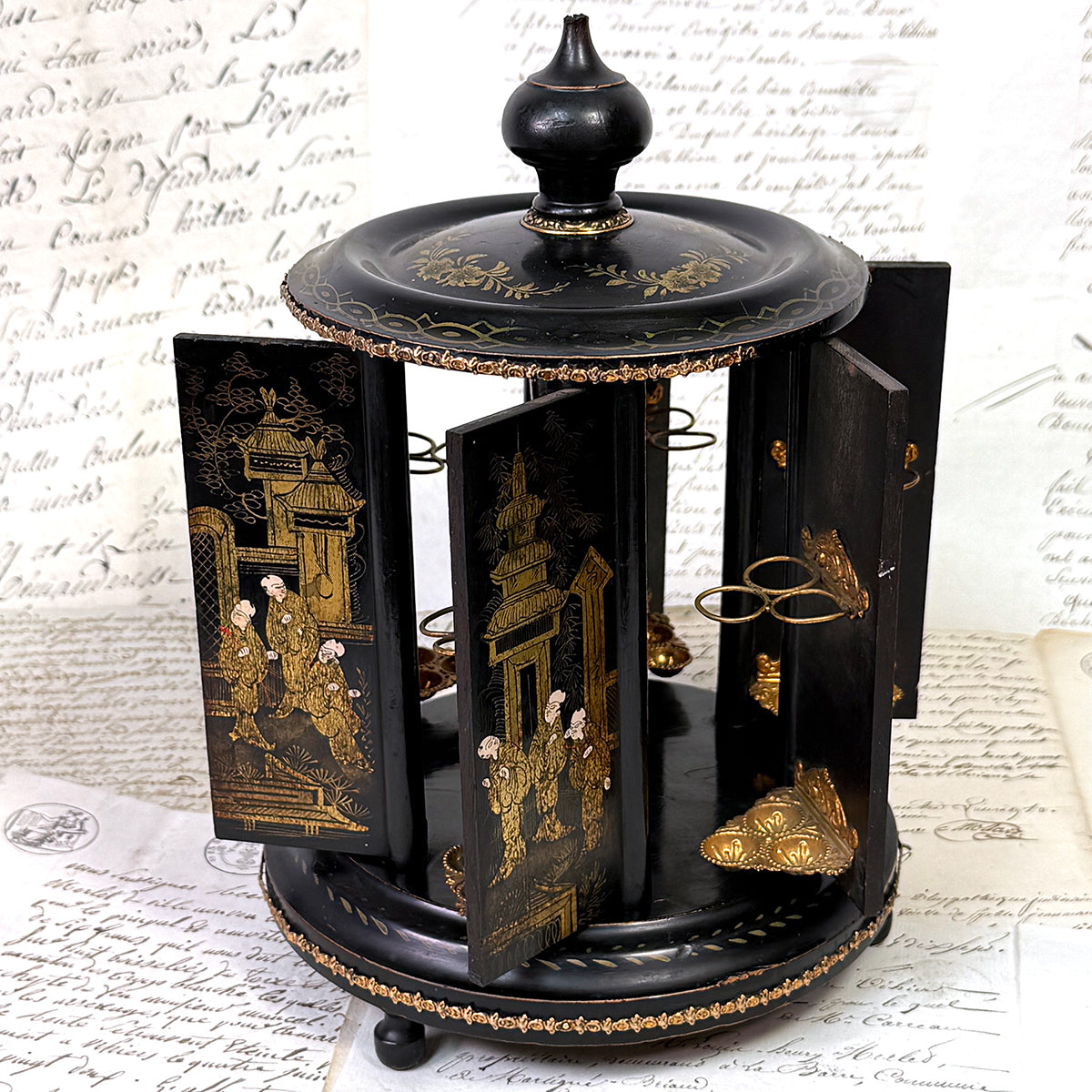 Antique Napoleon III Mechanical Carousel Style Cigar Caddy or Presenter, Chinoiserie