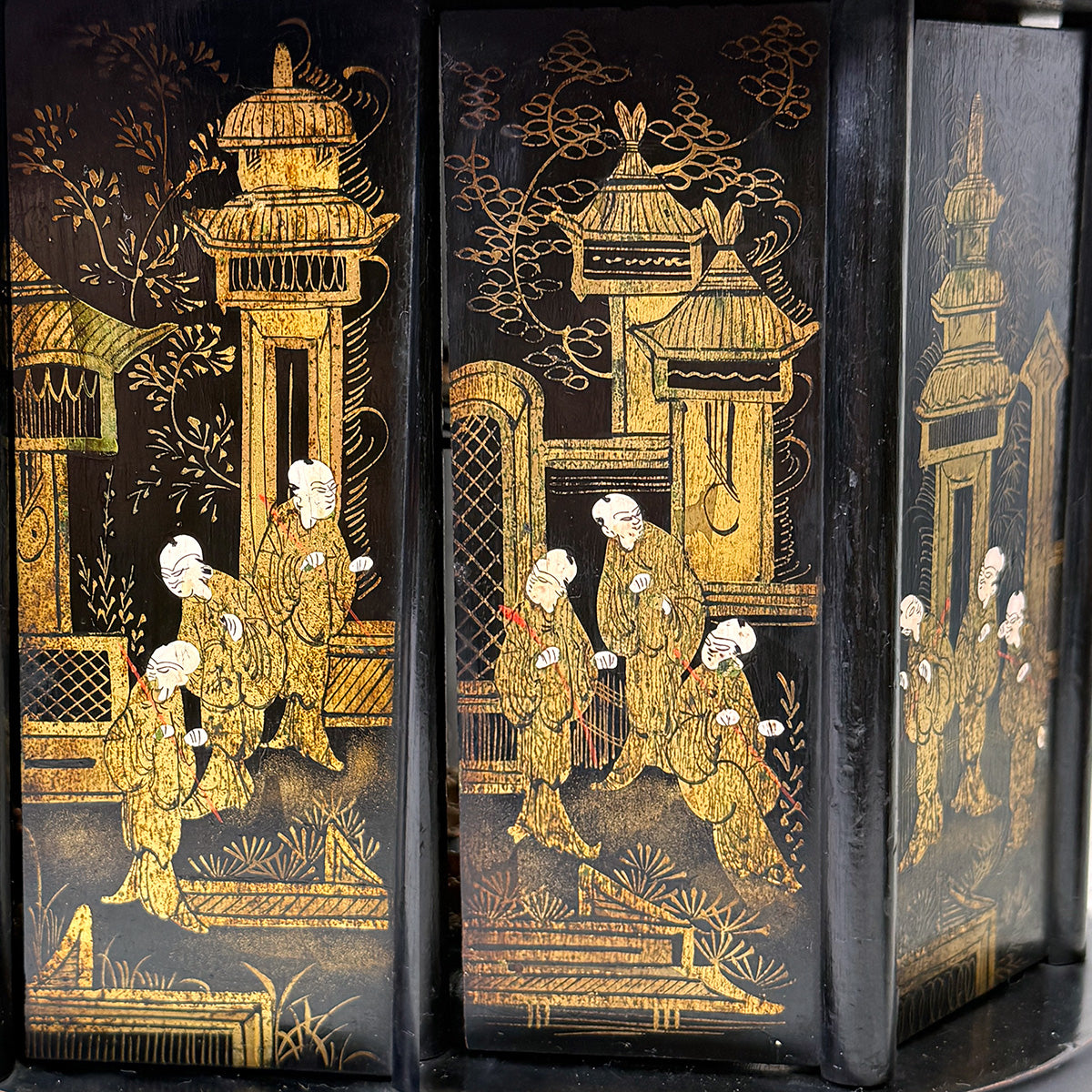 Antique Napoleon III Mechanical Carousel Style Cigar Caddy or Presenter, Chinoiserie