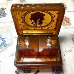 Rare Antique French Blond Tortoise Shell Boite à Mouche or Patch Box, Figural 18k Gold Pique