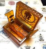 Rare Antique French Blond Tortoise Shell Boite à Mouche or Patch Box, Figural 18k Gold Pique