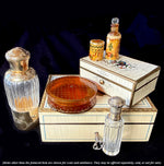 Finei Antique 18th Century Blond Tortoise Shell Lathe-turned Snuff or Patch Box, 18k Gold Pique