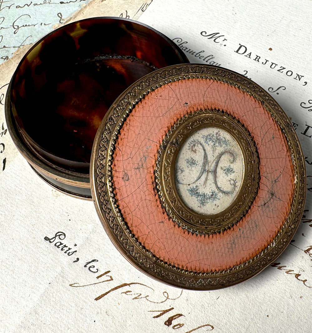 Antique 18th Century French Snuff Box or Patch Box, Bonboniere in 18k Tortoise Shell and Vern's Martin