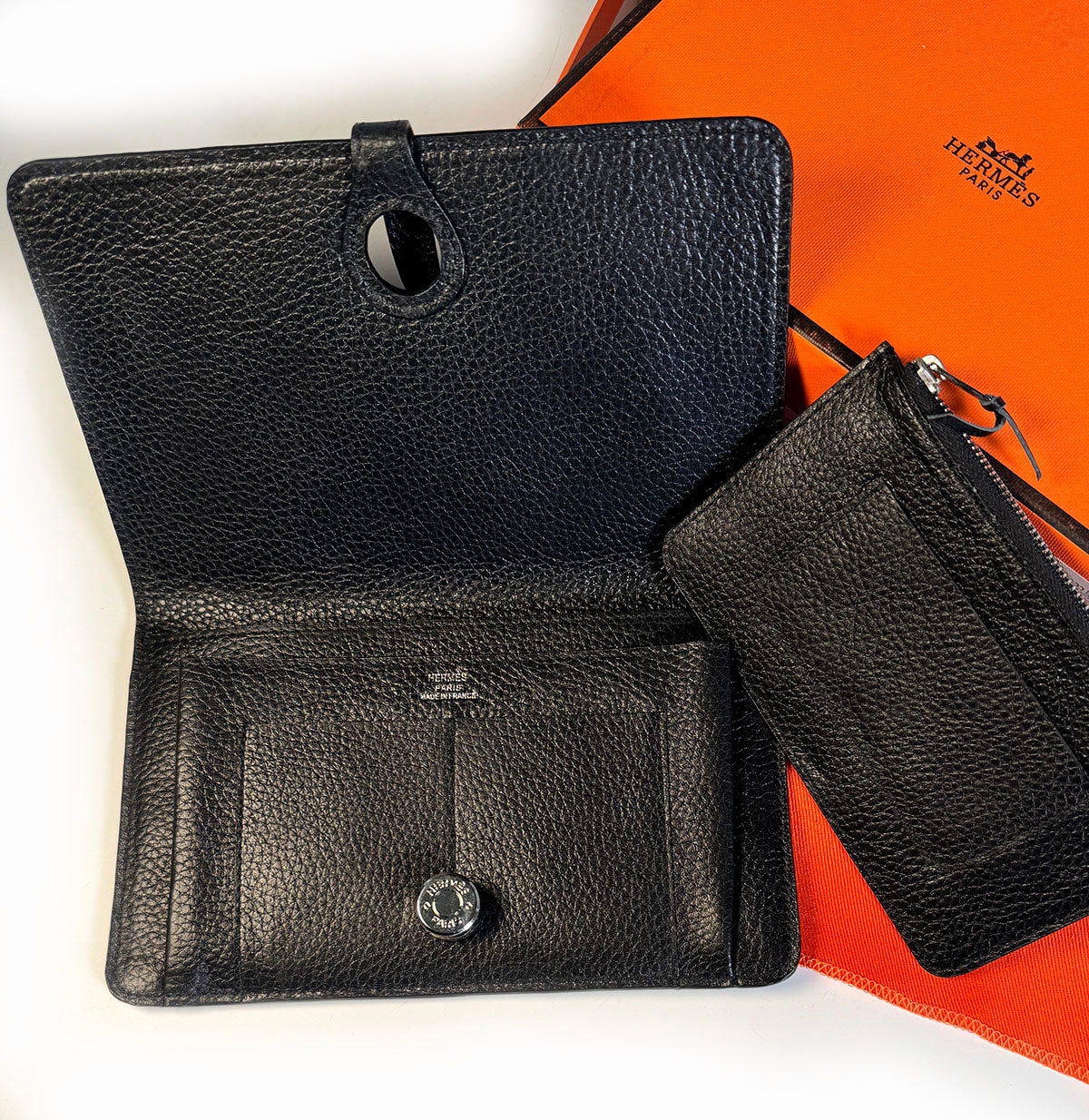 Hermés Togo black leather Dogon Wallet with Coin Purse, never worn, Original Box, Dust Cover