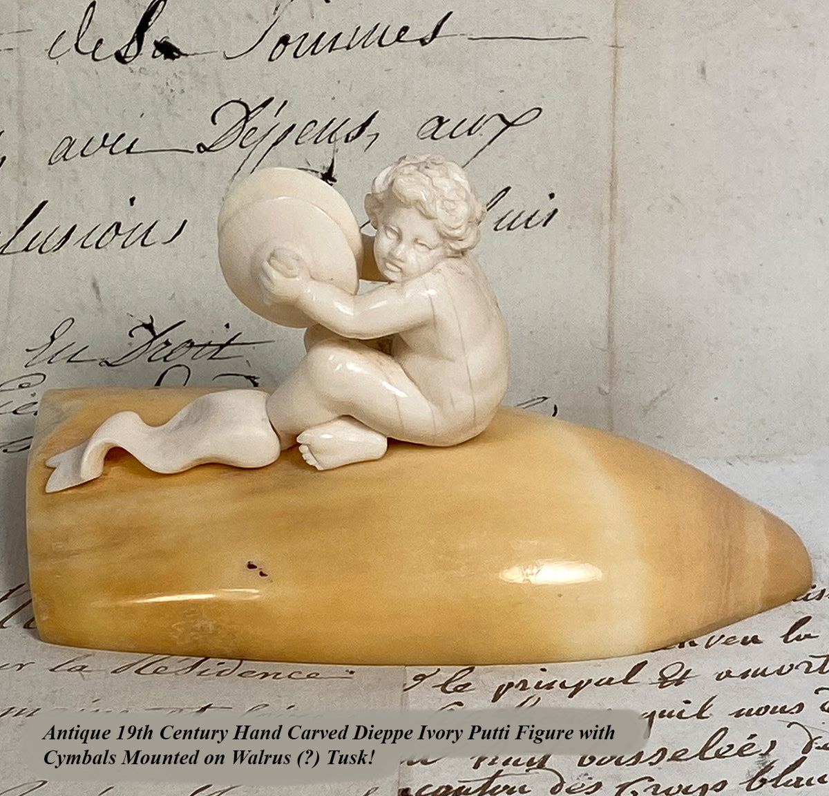 * vintage figure ୨୧ クリーム & ベージュの ワンちゃん Antique 19th Century Hand Carved Dieppe Ivory Putti Figure with