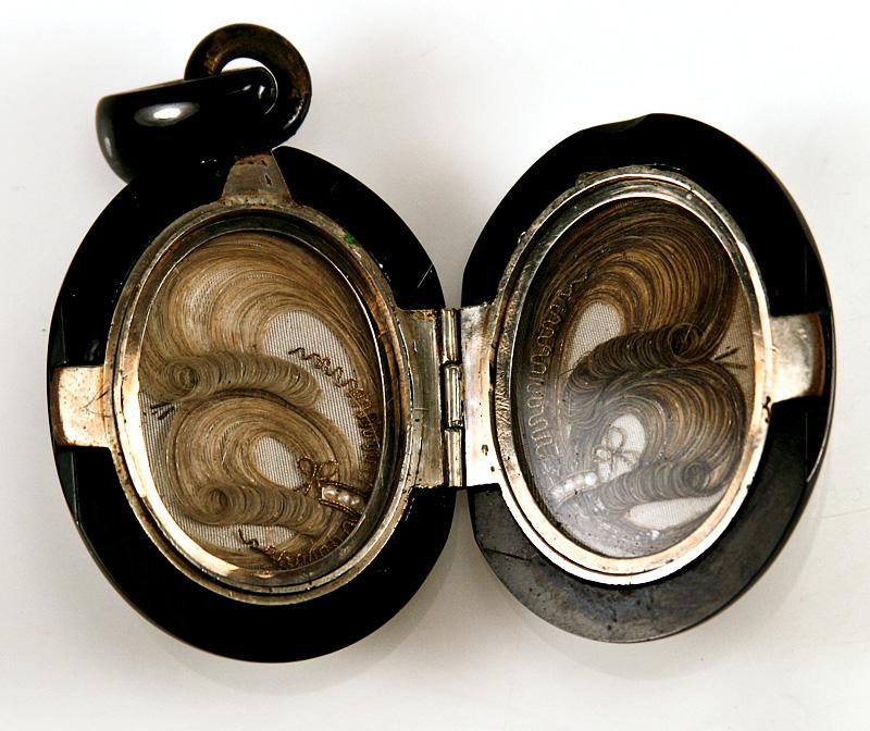 Antique Engraved Sterling Silver Heart Locket .925 Vintage Necklace | Heart  locket, Vintage necklace, Sterling silver heart