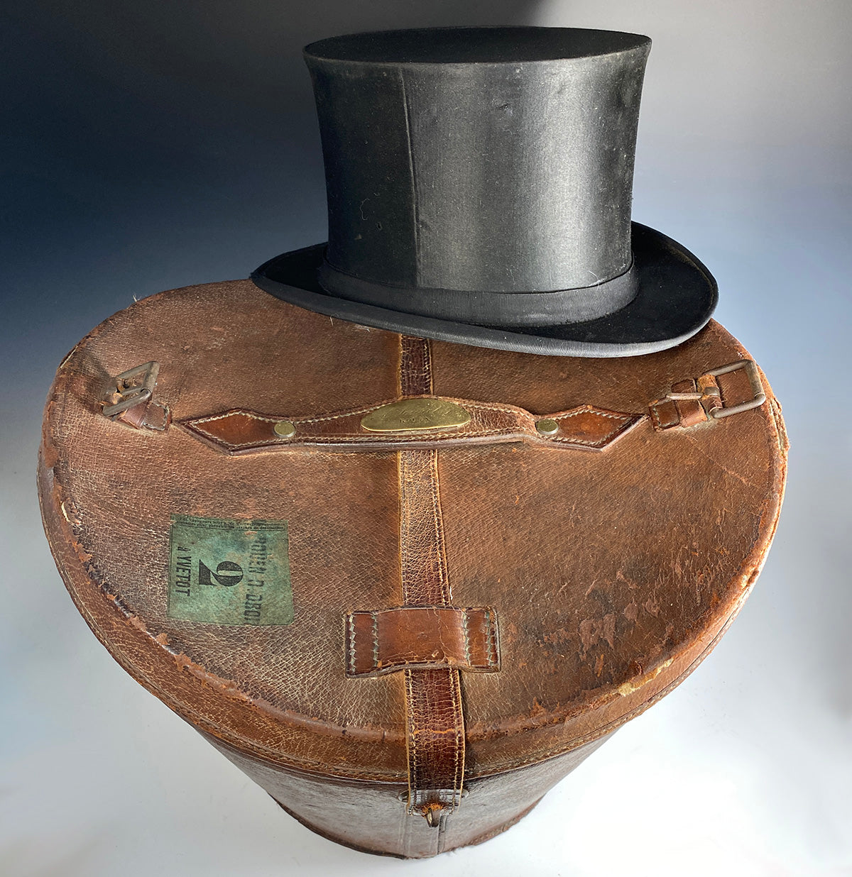 Hat Box Vintage Leather w/Handle & Latch