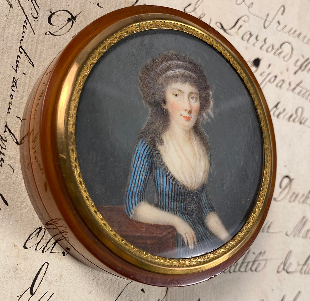 Fine Antique Blond Tortoise Shell Snuff Box, Portrait Miniature in Lid, c.1750-70s 3/4 View Woman