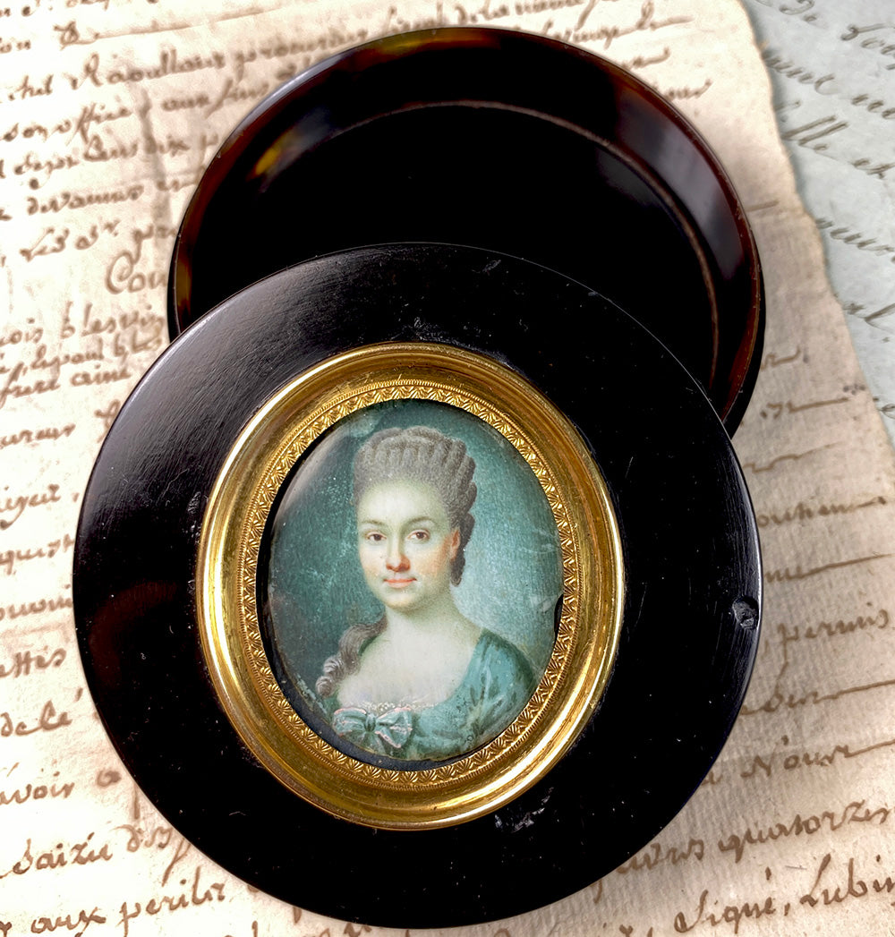 Antique French 18th Century Portrait Miniature Snuff Box of Horn, Beauty in Gray Wig