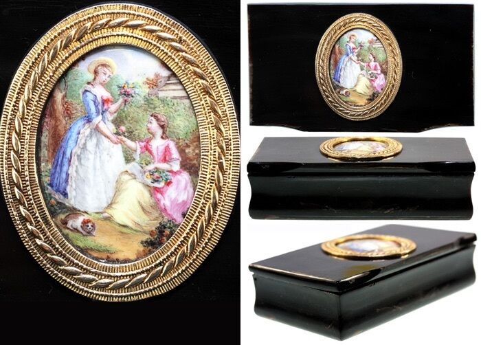 Antique French Snuff Box in Horn, Kiln-fired Enamel Painting, 18k Gold w/ Dog