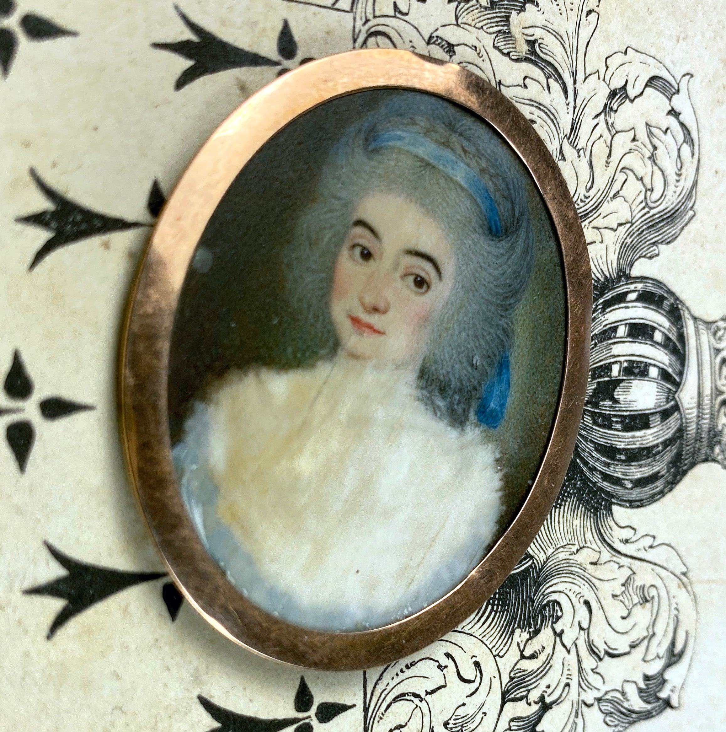Antique c.1750s French Portrait Miniature of a Beautiful Woman, 18k Gold Frame Front
