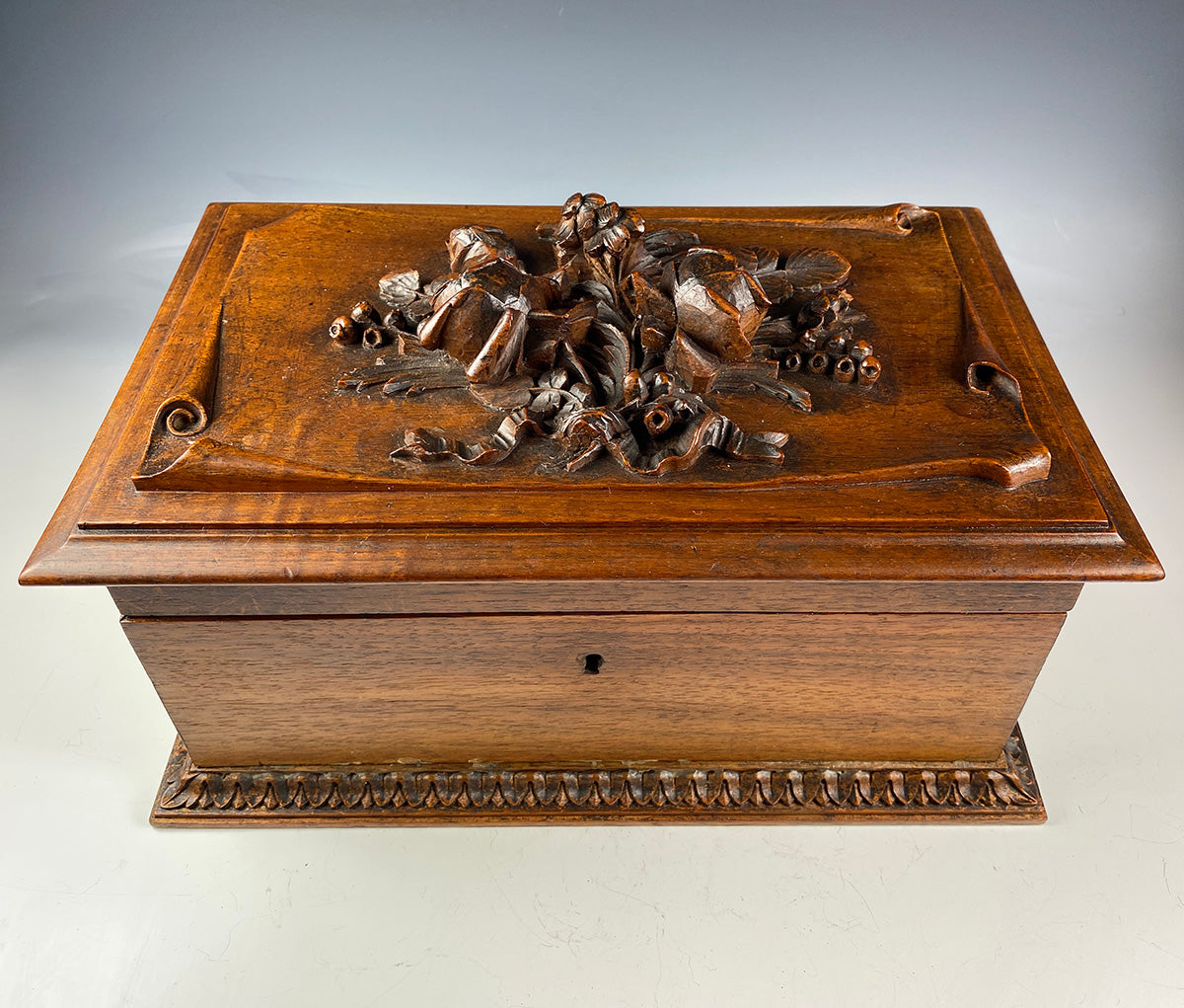 Antique Hand Carved Wood Black Forest 10.5" Floral Jewelry Box or Cigar Presenter, EC