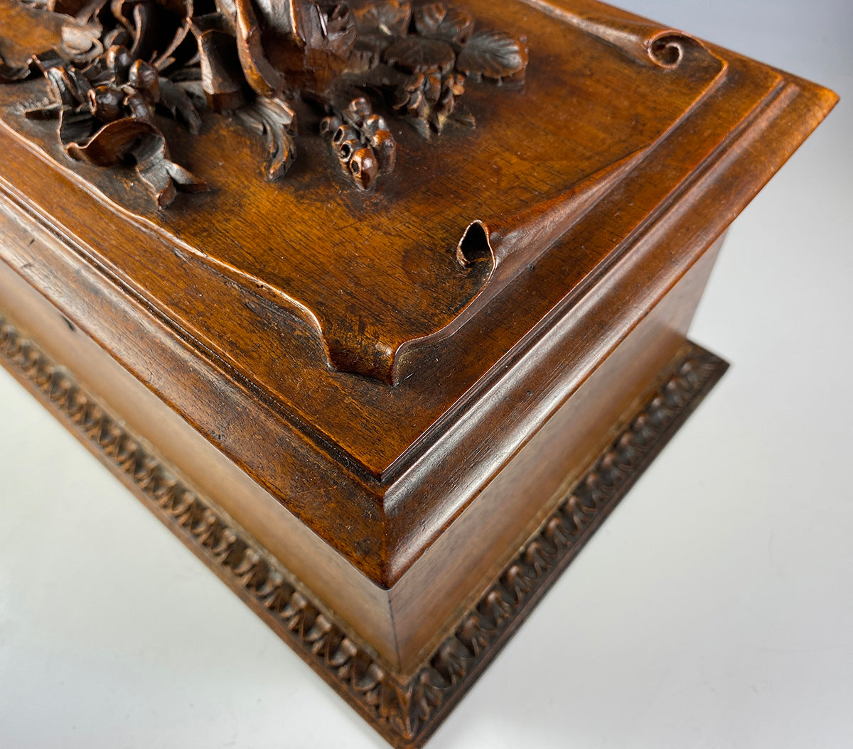 Antique Hand Carved Wood Black Forest 10.5" Floral Jewelry Box or Cigar Presenter, EC